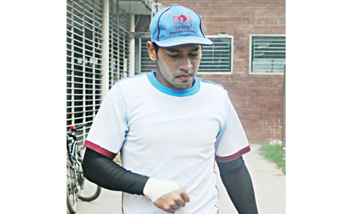 Mushfiq gives new injury scare