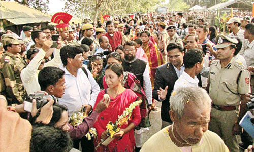 INDO-BANGLA LAND SWAP : People opting for India start leaving Bangladesh 