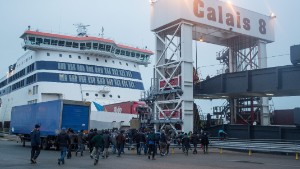 35 arrested as migrants storm French port, disrupt ferry traffic