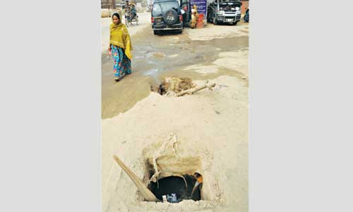 Open manholes turns city roads into death traps