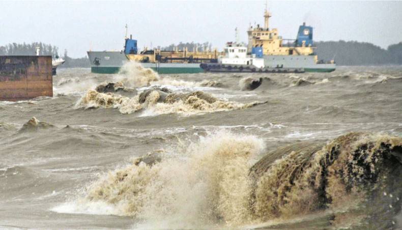 Cyclone Mora hit coastal areas