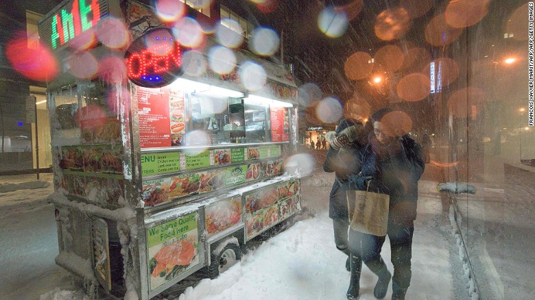 Blizzard strikes East Coast, shuts down NYC travel