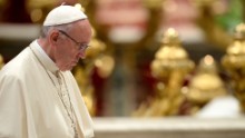 Pope says Christians should apologize to gay people