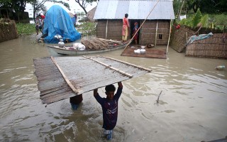 Bangladesh faces longest flooding in 2 decades