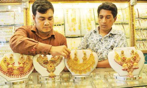 Gold prices drop further by Tk 1,225 a bhori