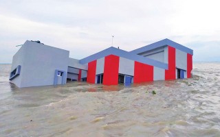 Floodwater creeps towards Dhaka
