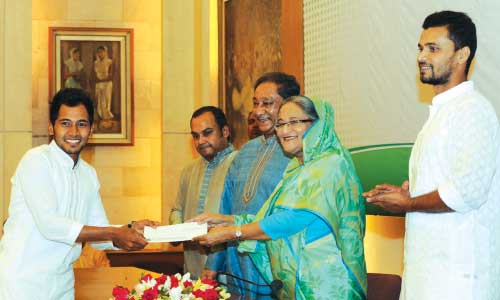 PM distributes WC money