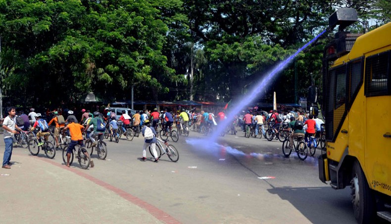 Police, BCL foil anti-Rampal cycle procession