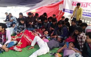 Four students fall sick during hunger strike at DU