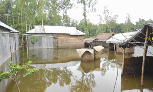 Around 75,000 people marooned by flood