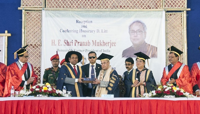 CU confers D Litt on Pranab