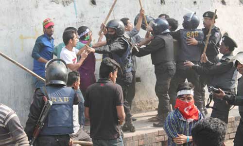 Chittagong Govt College halls closed after BCL, Shibir clash 