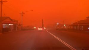 Blood-red skies loom over southeast Australia after deadly bushfires bring 'one of worst days ever'