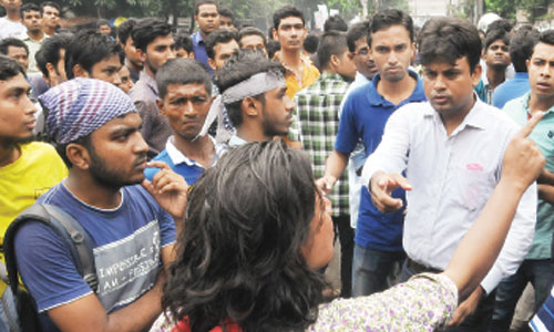 AGITATION FOR DORMS: BCL activists attack JnU students