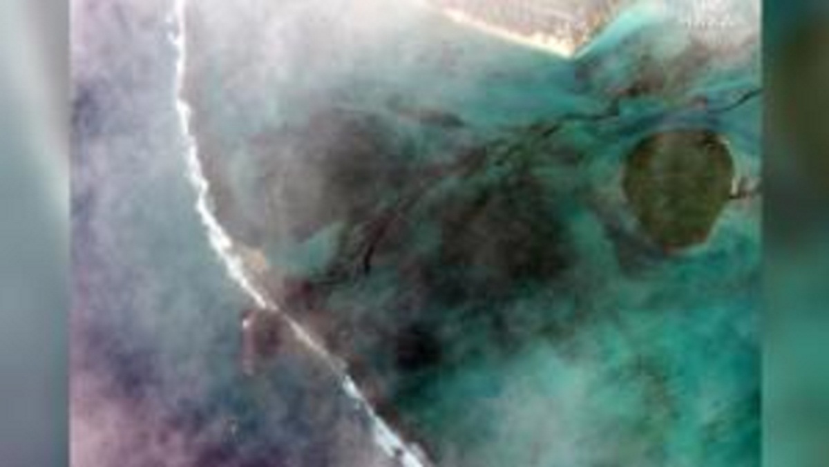 A stricken ship is leaking tonnes of fuel into the 'pristine lagoons' of the Indian Ocean