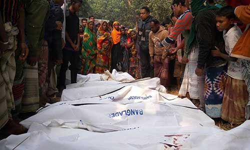 17 killed in road accidents in Sirajganj, Rajshahi