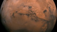 Liquid water exists on Mars, boosting hopes for life there, NASA says