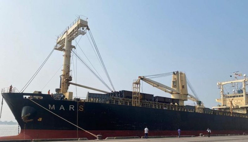 Ship carrying material for Bangabandhu Rail Bridge reaches Mongla