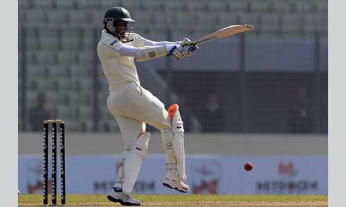  Pakistan gain massive lead despite Sakib blitz