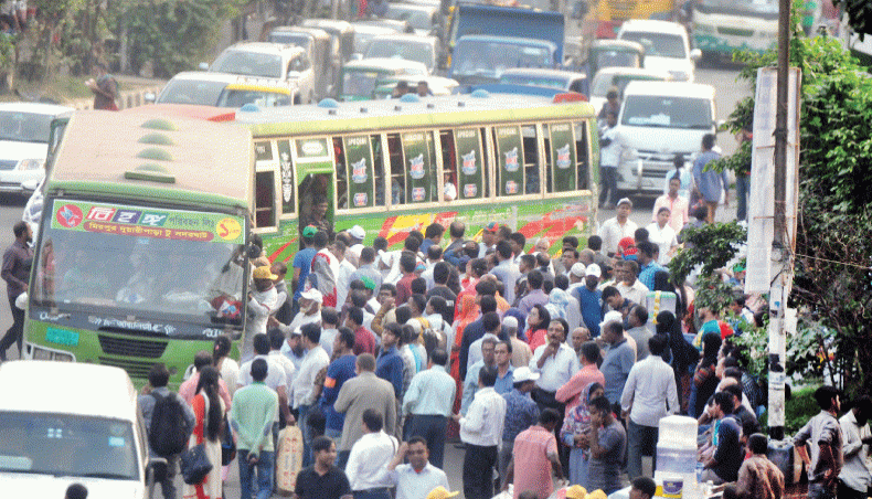  People suffer in daylong traffic gridlock